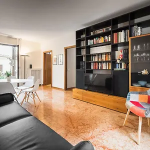  Apartment Flats4rent Luca